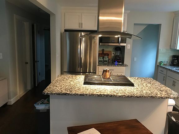 5th image of 565 Allen St