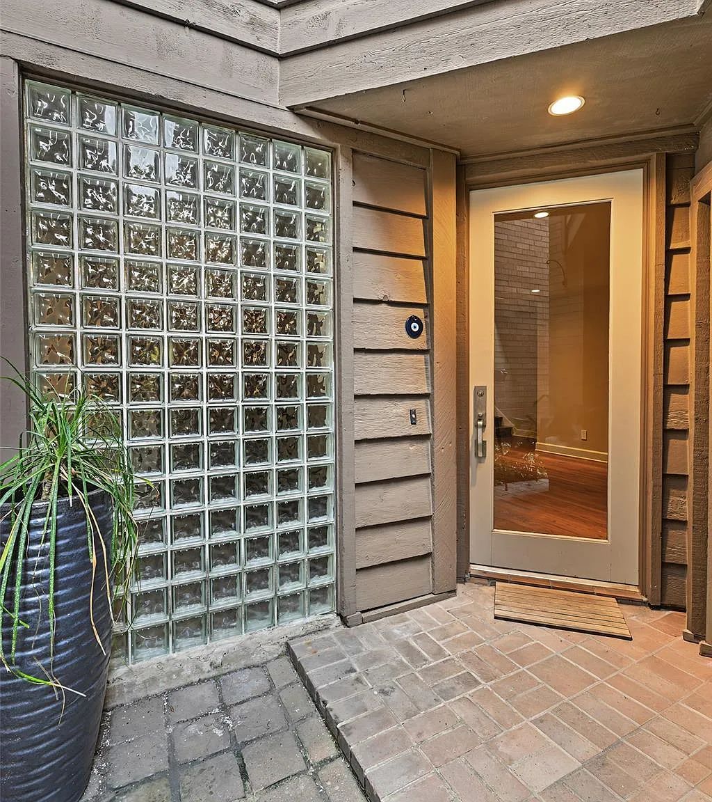 2 bed, 2.5 bath, 1817 sqft, $3,000 — Photo 3