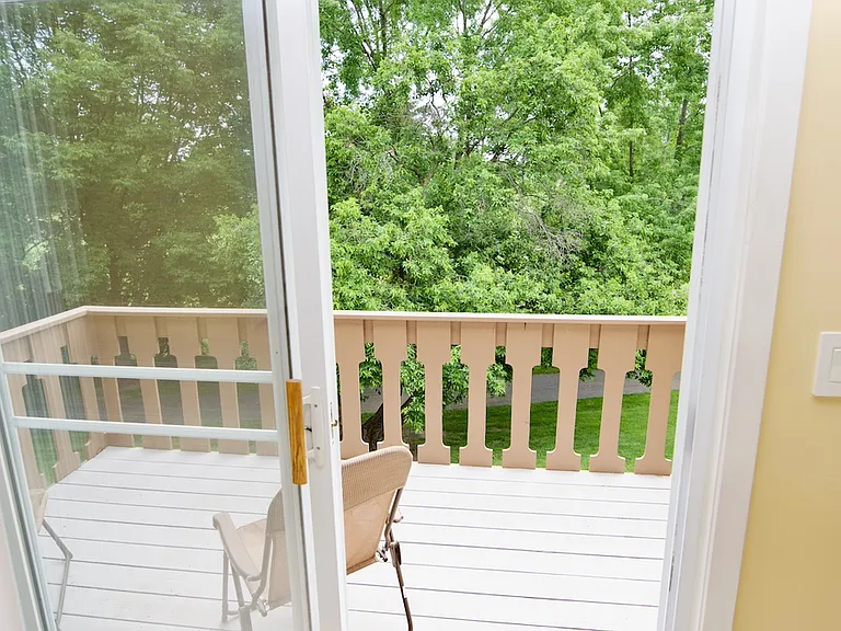 1047 Auburn Ln — Photo 16