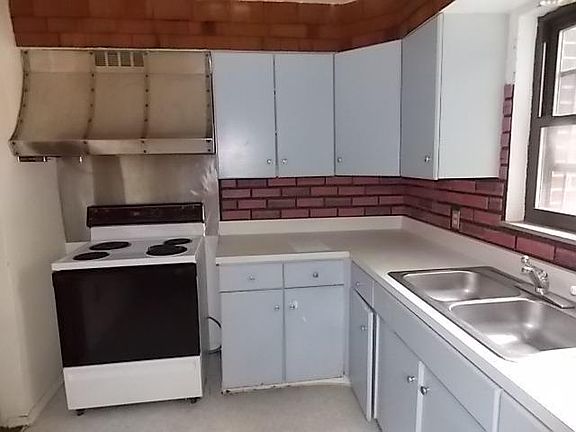 3rd image of 2640 Knight Ave