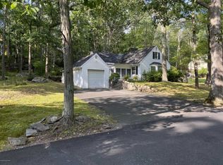 539 Pheasant Ln, Buck Hill Falls, PA 18323