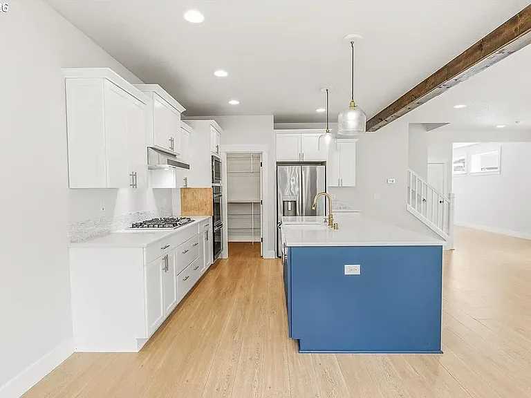 47 S 39th Dr — Photo 11