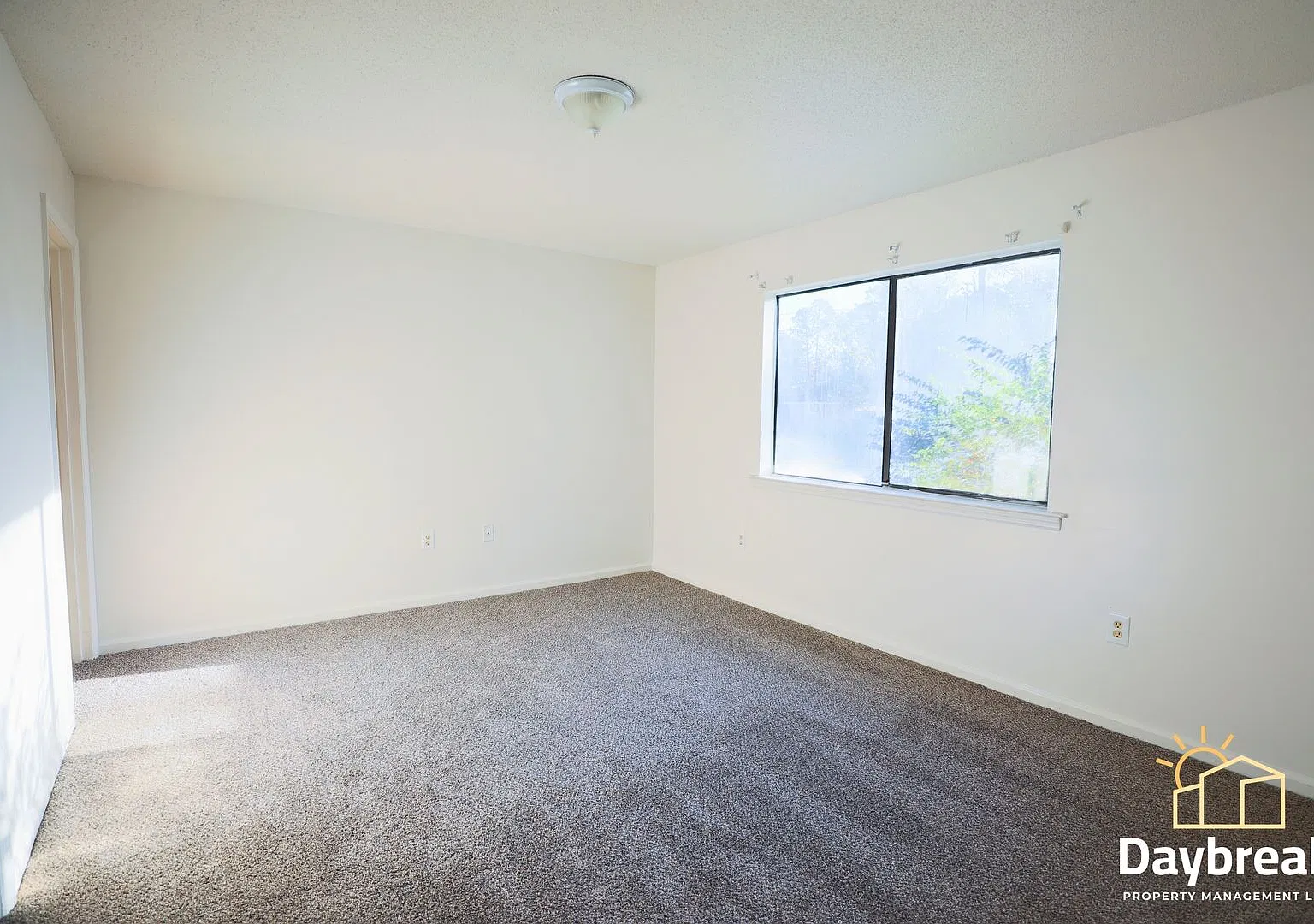 2 Bedroom, 1 Bathroom Upstairs Unit w/ Private Parking - Available 6/22/25 — Photo 4