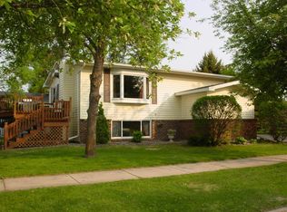 319 Windward Hills Ave, Grand Forks, ND 58201