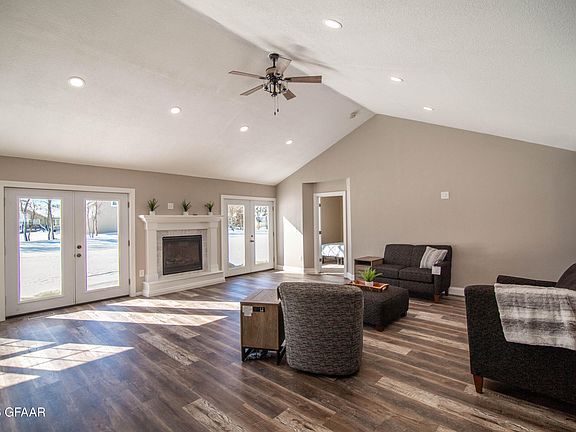 4th image of 1082 Cliffs Pl