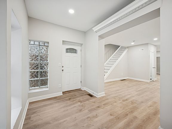 5th image of 5959 Windsor Ave #A01