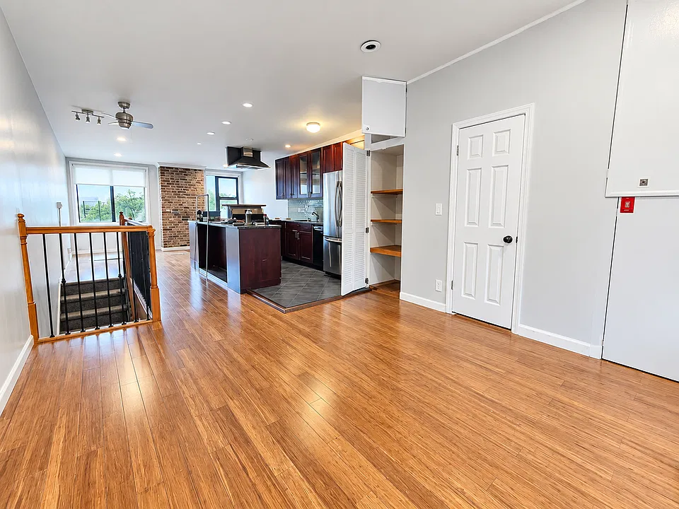 608 Vanderbilt St #2