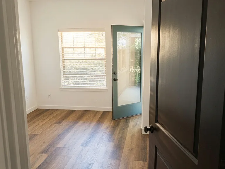 774 NE Adwick Dr — Photo 10