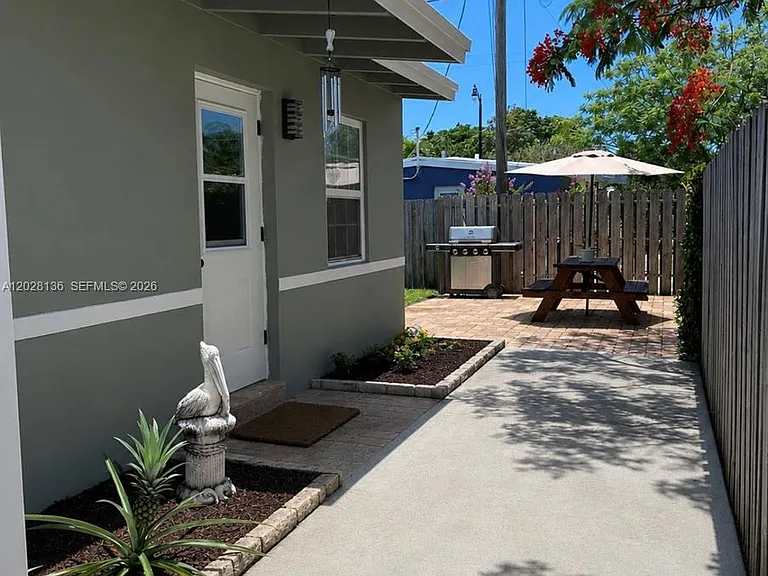 810 NE 3rd Ave — Photo 13