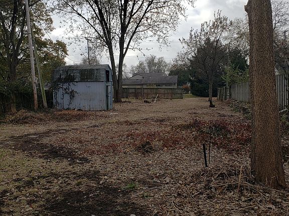 4th image of 3271 Park St