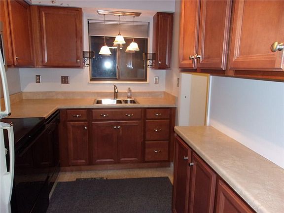 5th image of 6 Greentree Cir