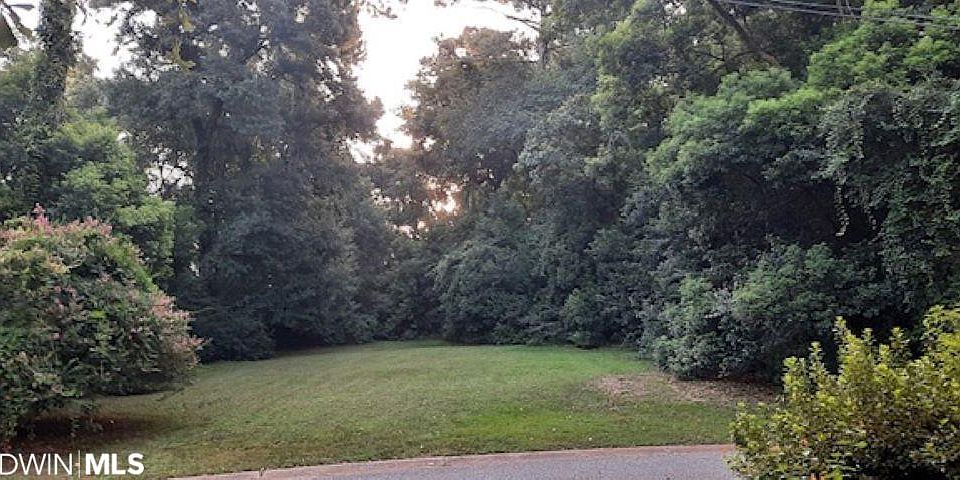 1st image of 121 Confederate Dr #28