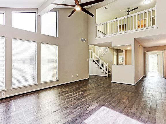 5th image of 10218 Great Plains Ln