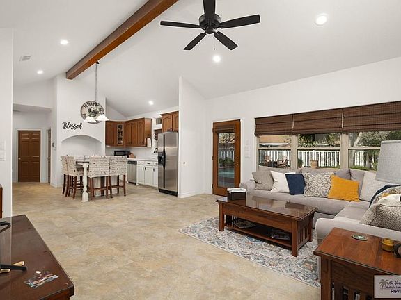5th image of 437 Jennifer Ct