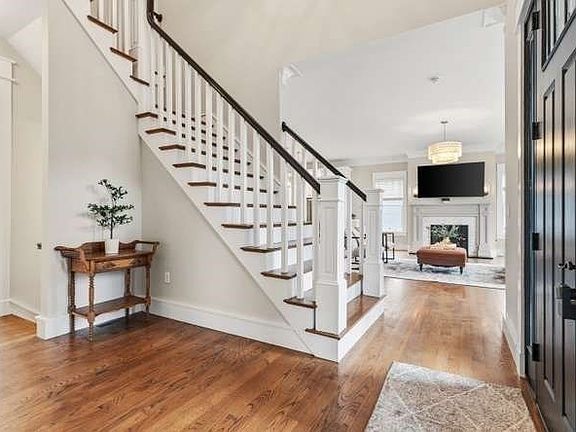 4th image of 21 Bellevue Ave