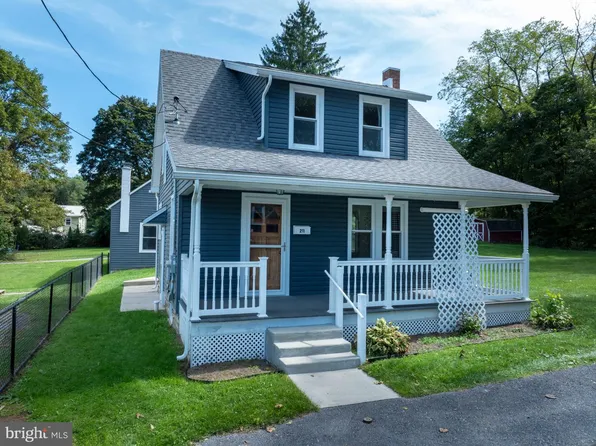 211 Pin Oak St, Pleasant Gap, PA 16823