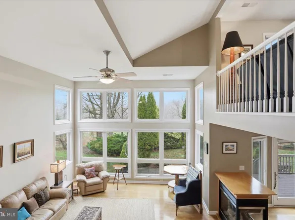 463 Wampum Ln, Hedgesville, WV 25427