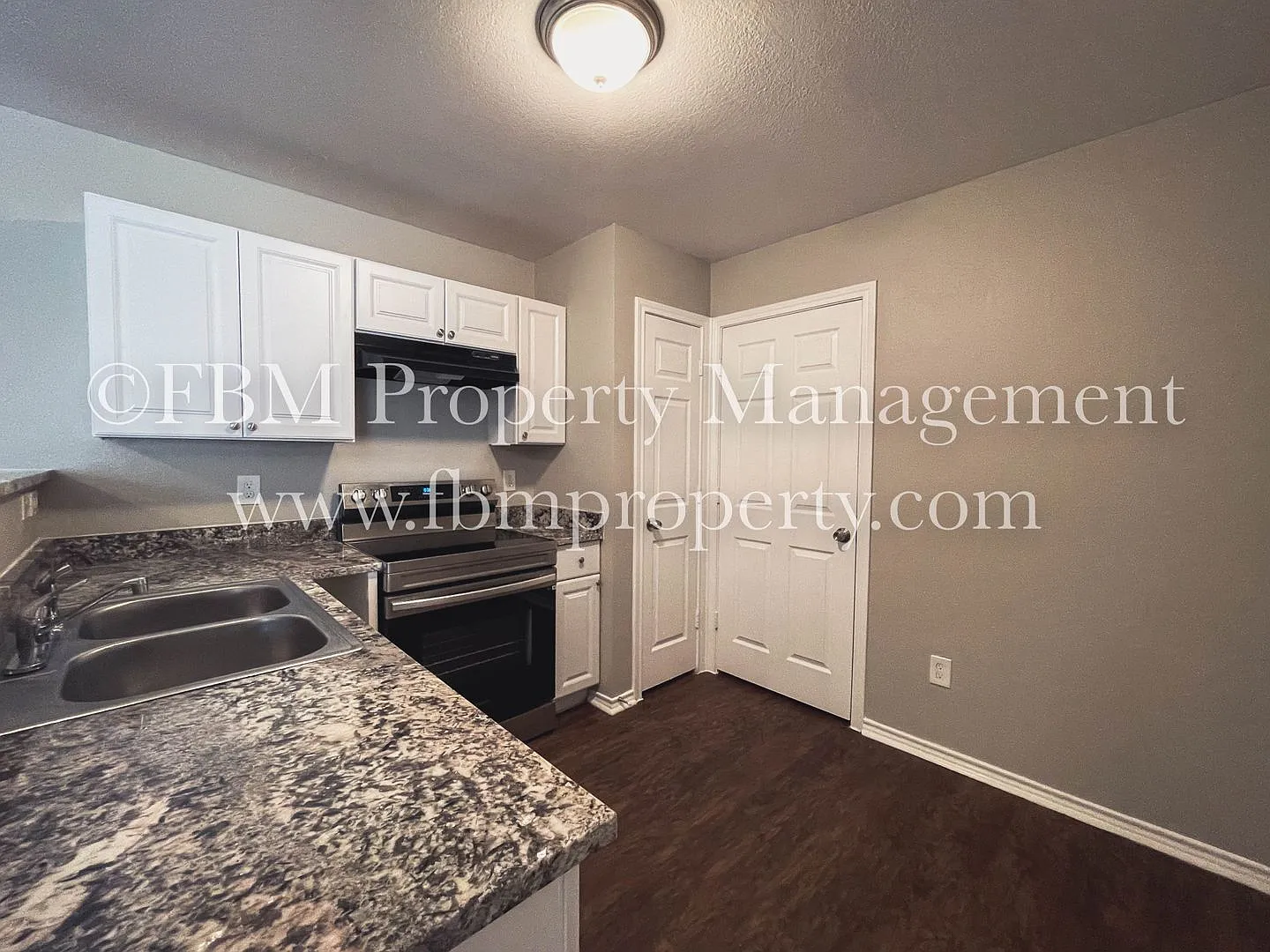 1514 Drexal Dr - Cozy 3 Bedroom, 2 Bathroom Brick Duplex Home in Waxahachie, TX! — Photo 4
