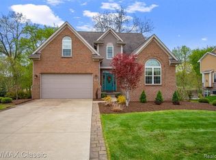 1076 Riverside St, Milford, MI 48381