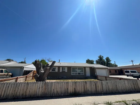 813 S 15th St, Worland, WY 82401