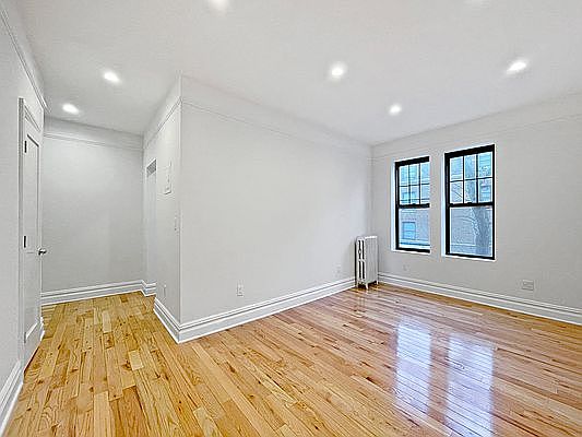 4th image of 34-06 32nd St #4B