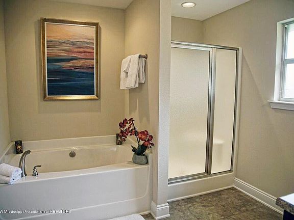 5th image of 8560 Courtly Cir S