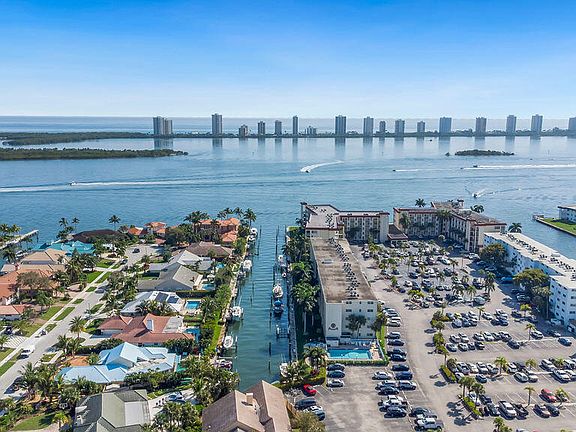 3rd image of 109 Paradise Harbour Boulevard #305