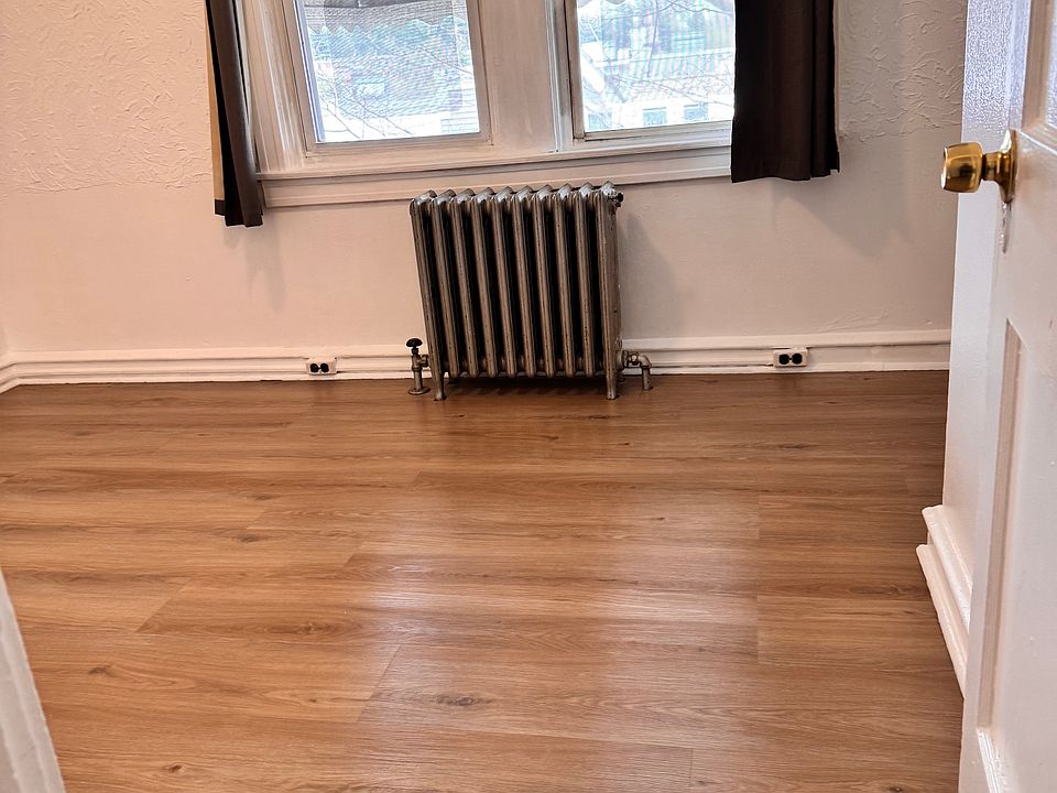 2nd image of 426 Woodcliffe Rd