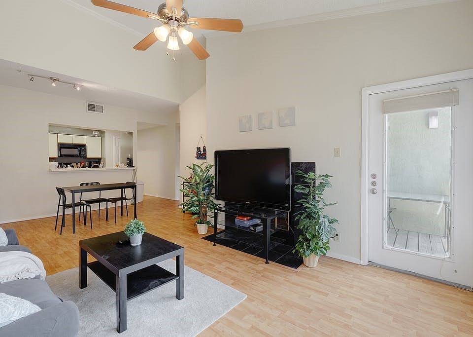 2nd image of 807 W 25th St APT 316