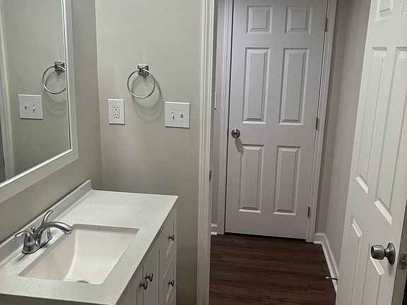 4th image of 1242 Ida Woods Ln