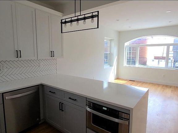 3rd image of 721 Clarence Ave