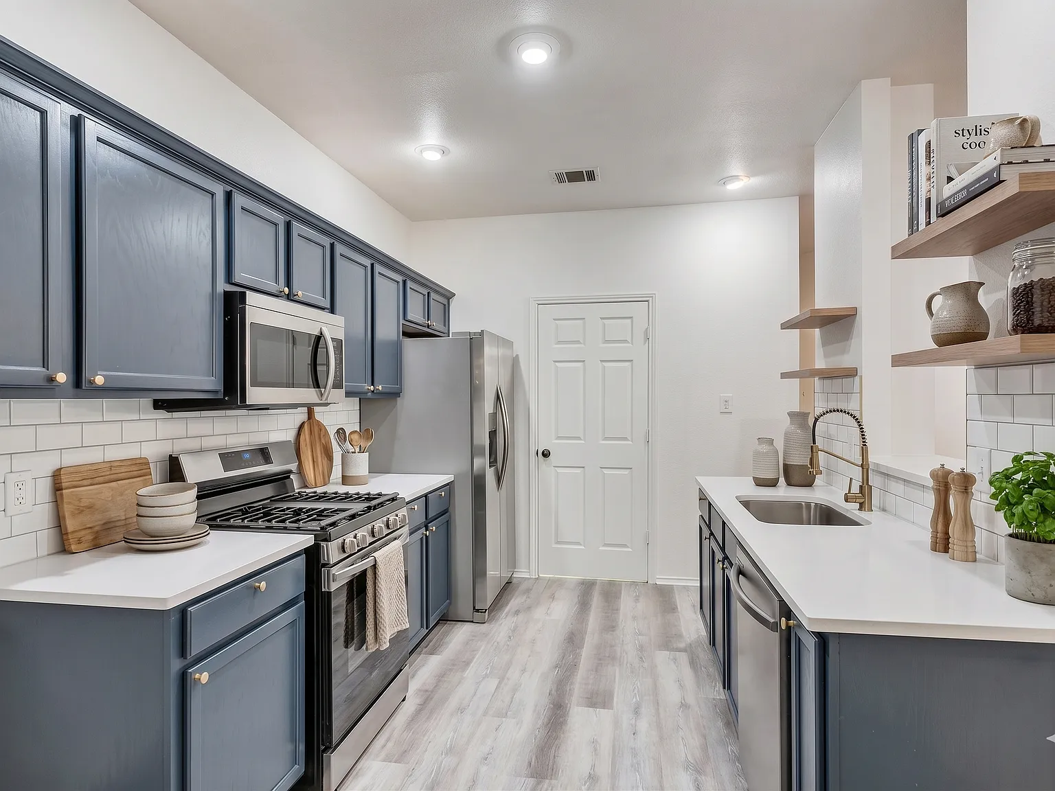 4 bed, 1682 sqft, $2,300 — Photo 2
