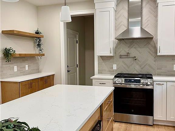 2nd image of 11 Harmony Ln