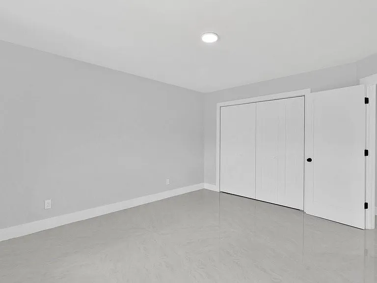 5760 36th Ln — Photo 5