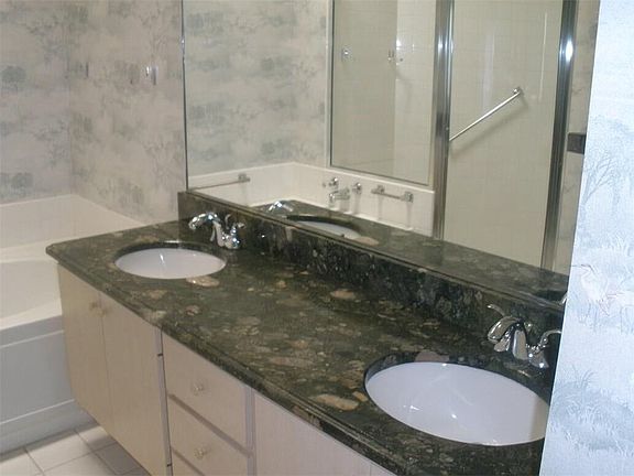 5th image of 2615 SW Prospect Pl