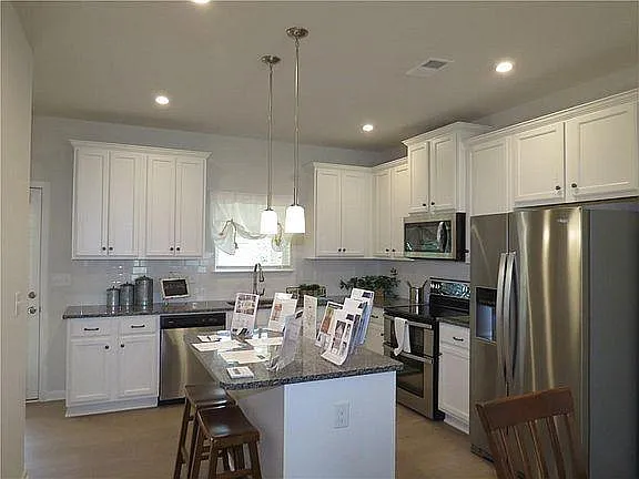 2601 Hedgeway Cir NW — Photo 5