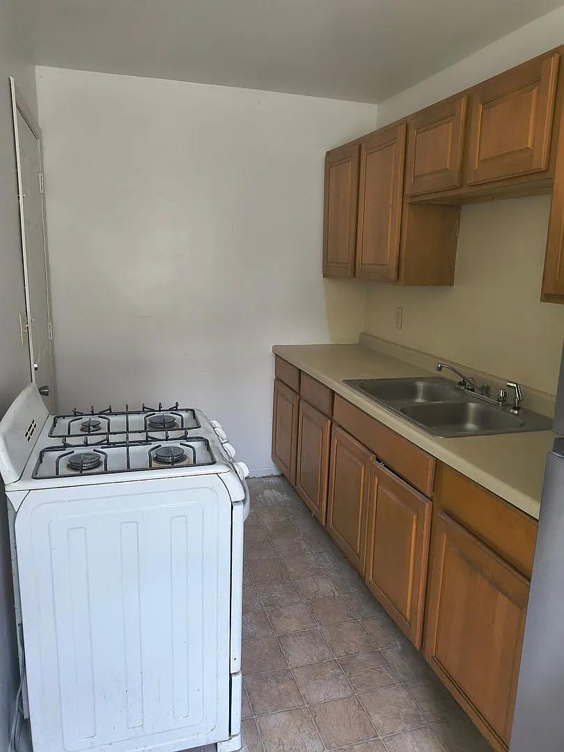 106 S Clay St - Two Bedroom Unit — Photo 2