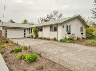 1329 Mount Pitt Ave, Medford, OR 97501