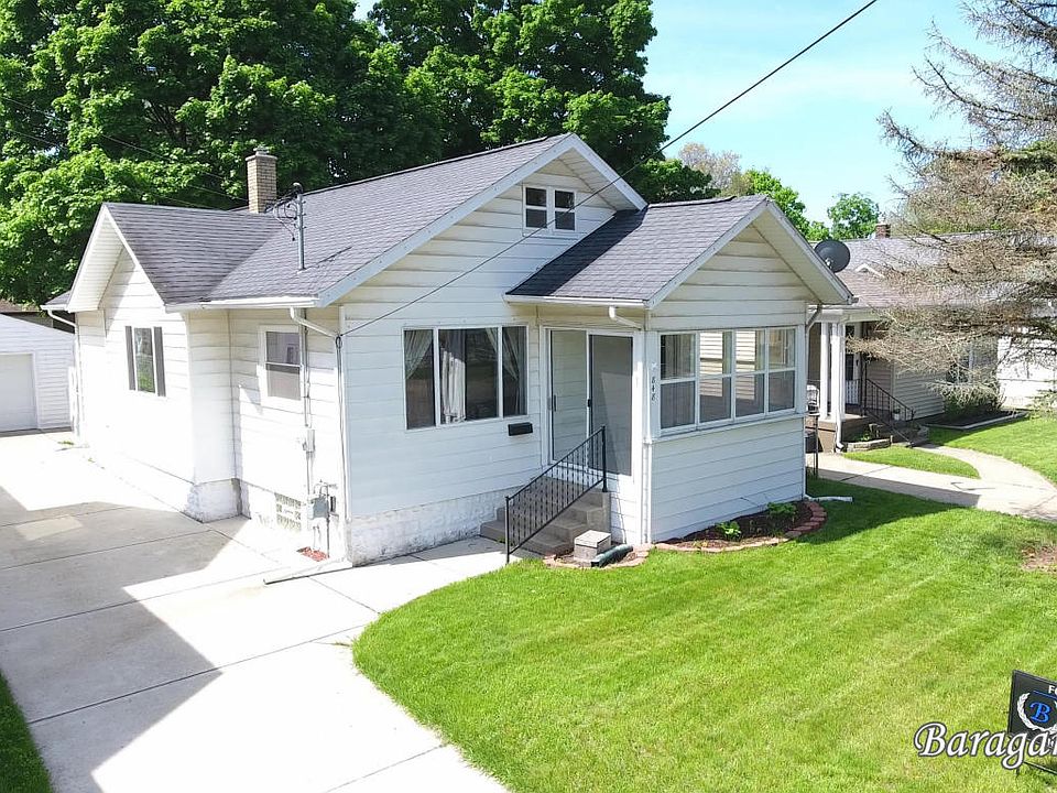 1st image of 848 Graceland St NE