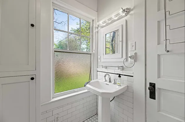 2336 Irwin St — Photo 22
