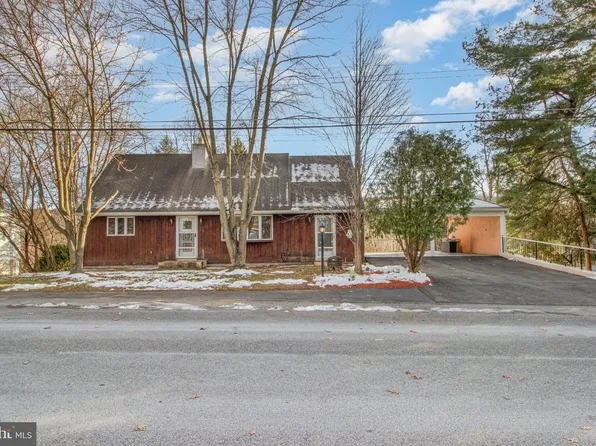 36 Crescent Dr, New Cumberland, PA 17070