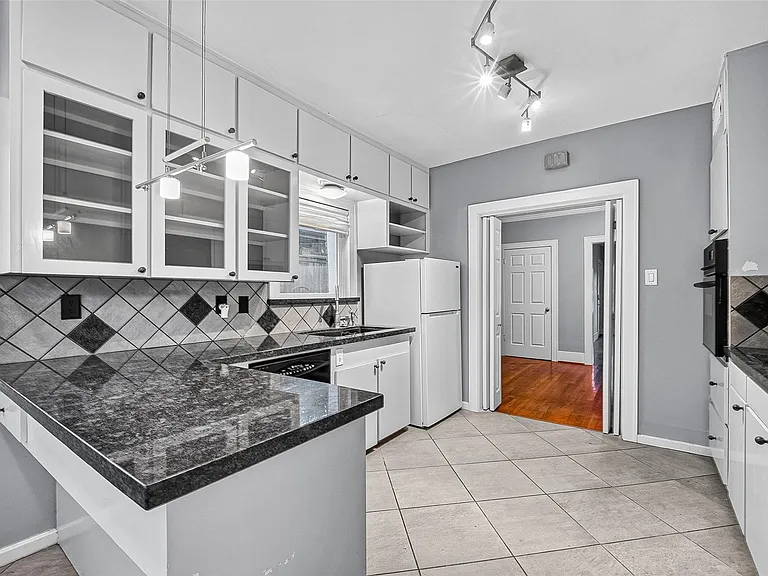 1758 Hawthorne St #1 — Photo 13