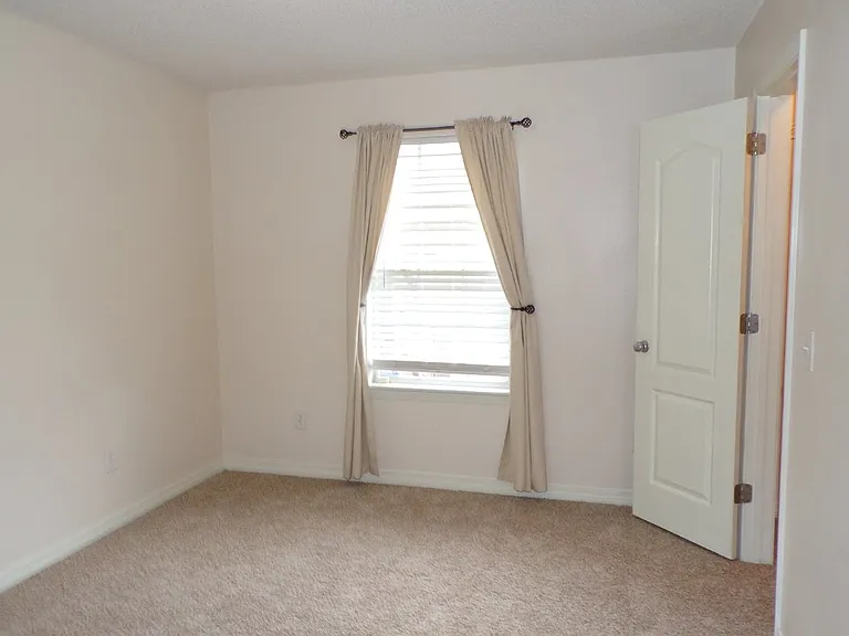 8454 Ferlon Ave — Photo 20