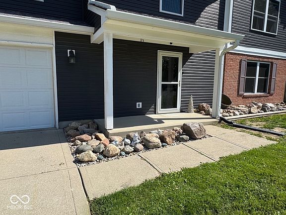 2nd image of 1214 Lindsey Ln