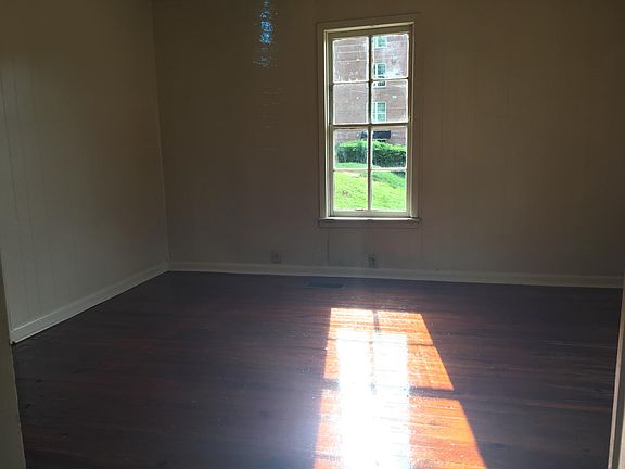 3rd image of 608 Jackson Ave E