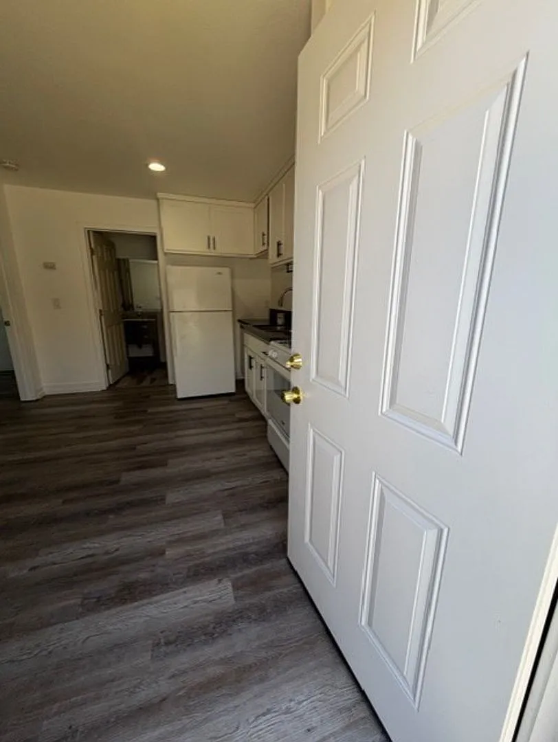 3320 W 66th Street — Photo 3