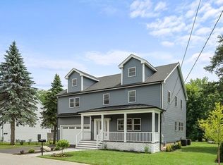 8 Harold Ave, Woburn, MA 01801