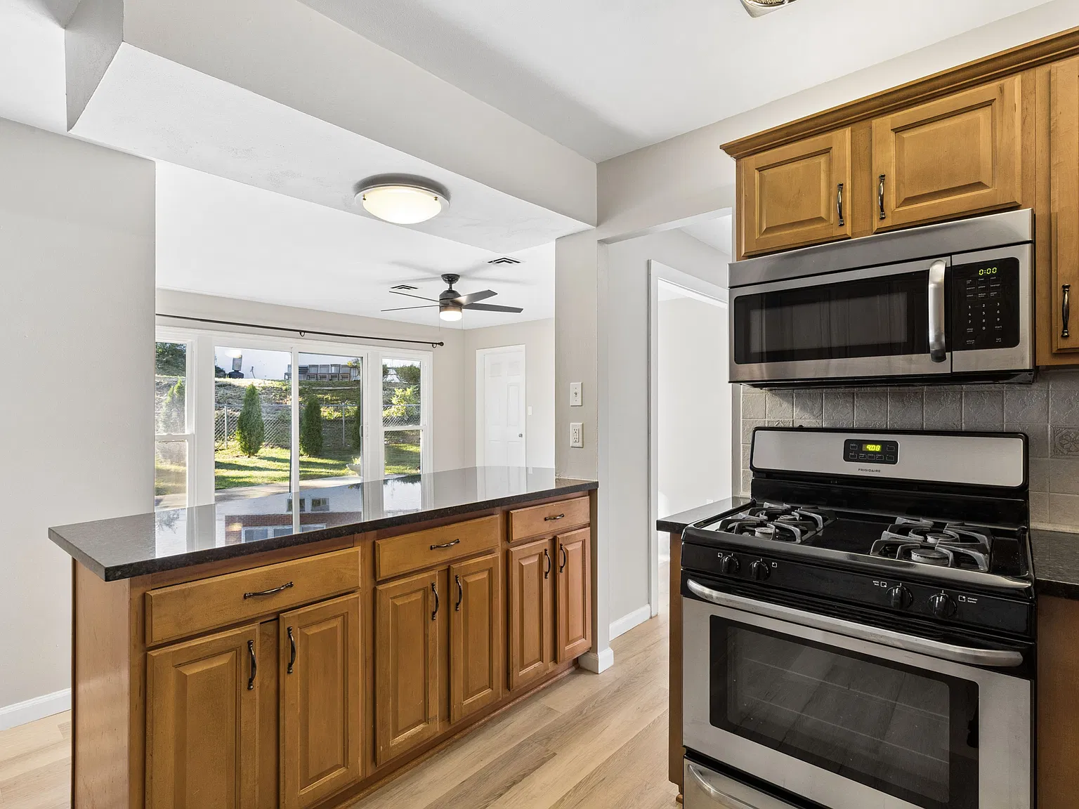 3 bed, 1440 sqft, $2,300 — Photo 2