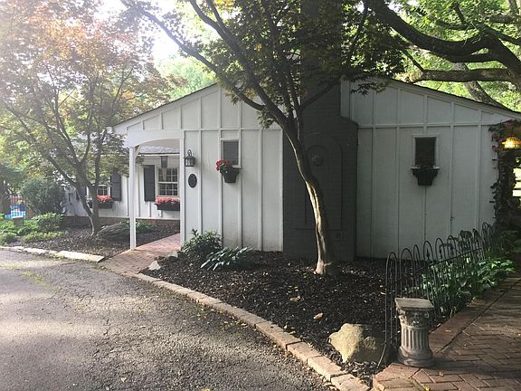 4th image of 905 Leigh Mill Rd