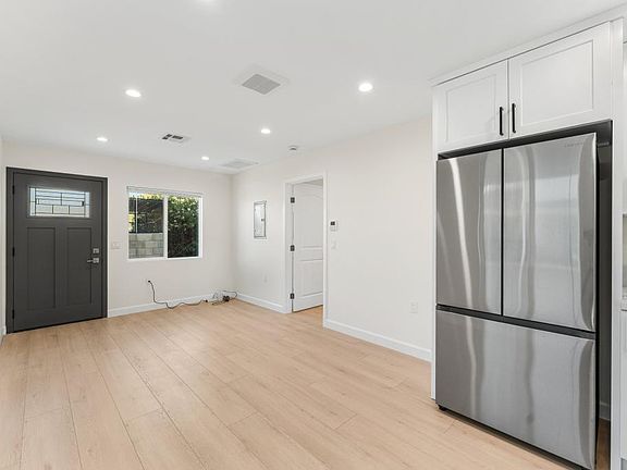 3rd image of 42733 42nd St W #B